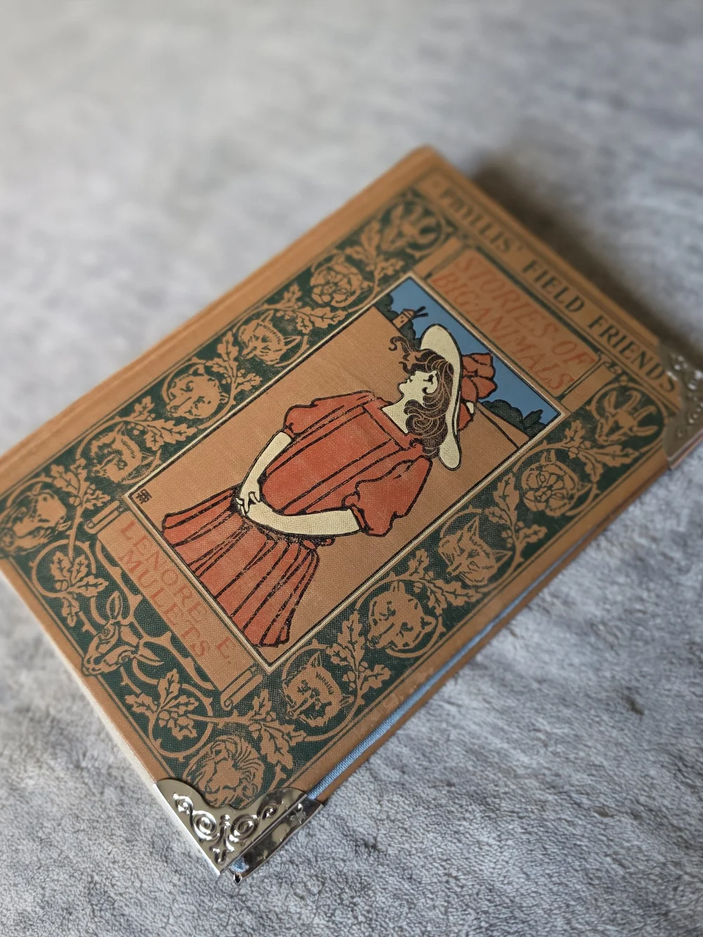 Vintage Decorative Hardback Book Style Clutch Accessory